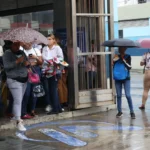 Gran cúmulo de personas en estación Eduardo Brito en L2 del Metro