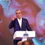 Presidente Luis Abinader llega a Montevideo para asistir a la toma de posesión de Yamandú Orsi